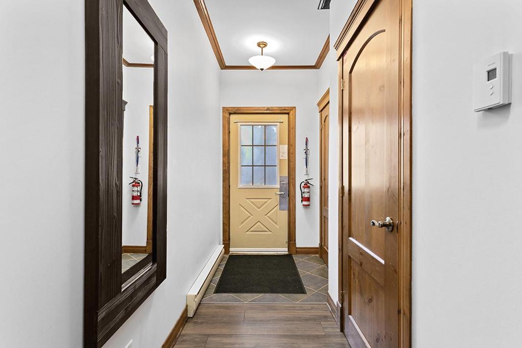 Le Manoir 106-7 By Escapades Tremblant Apartment มงต์-ทร็องบล็องต์ ภายนอก รูปภาพ